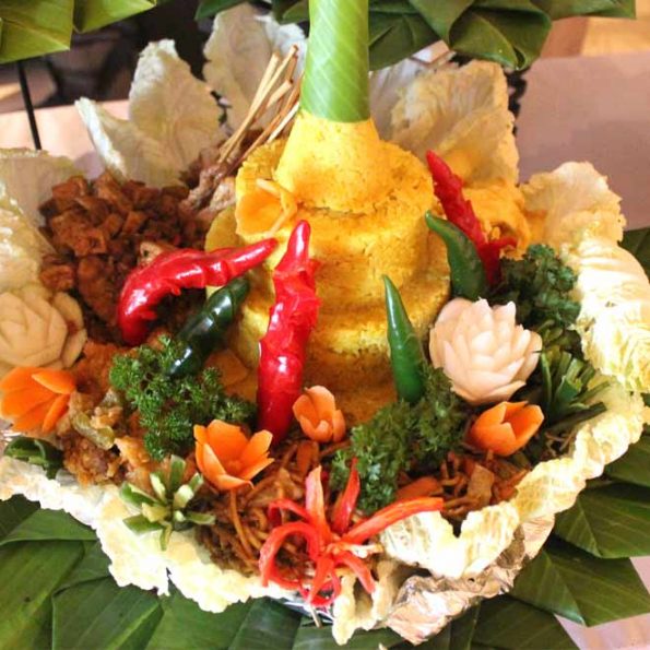 Nasi Tumpeng di acara Soft Opening Hotel Harper Perintis