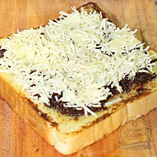 Roti deluxe - - Rokocak: Roti keju Cokleat Susu Rp 14.900