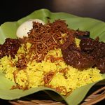 Dapoer Sulawesi punya Nasi Kuning & Bubur Manado yang Mantap
