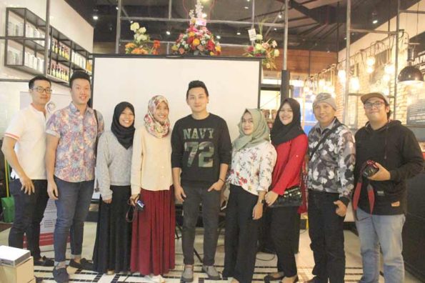 Food Blogger Makassar bersama Rio Motret
