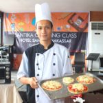 Belajar Membuat Pizza & Cake di Hotel Santika