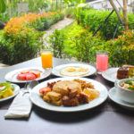Nikmatnya Breakfast di MaxOne Hotel