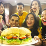 Asiknya Makan Bareng Monster Burger di Best Western Plus Makassar Beach