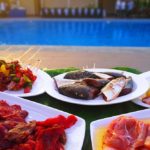 Asiknya Berenang dan Barbecue di Splash on October Gammara Hotel