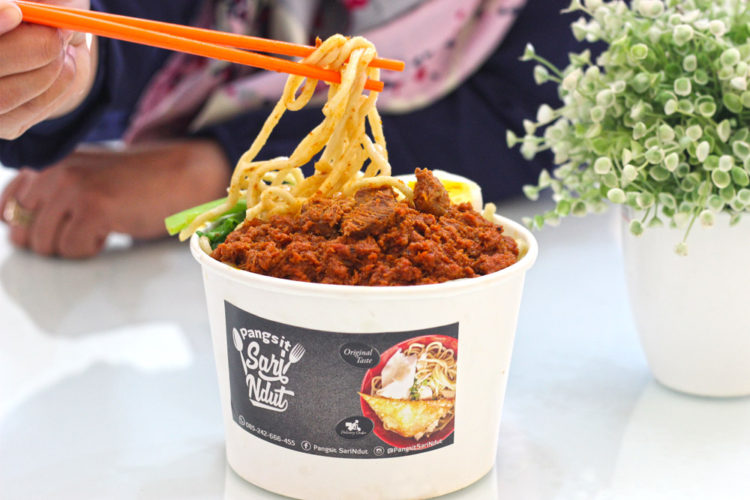 pangsit sari Ndut - Mie Rendang Hot Spicy - Makassar kuliner